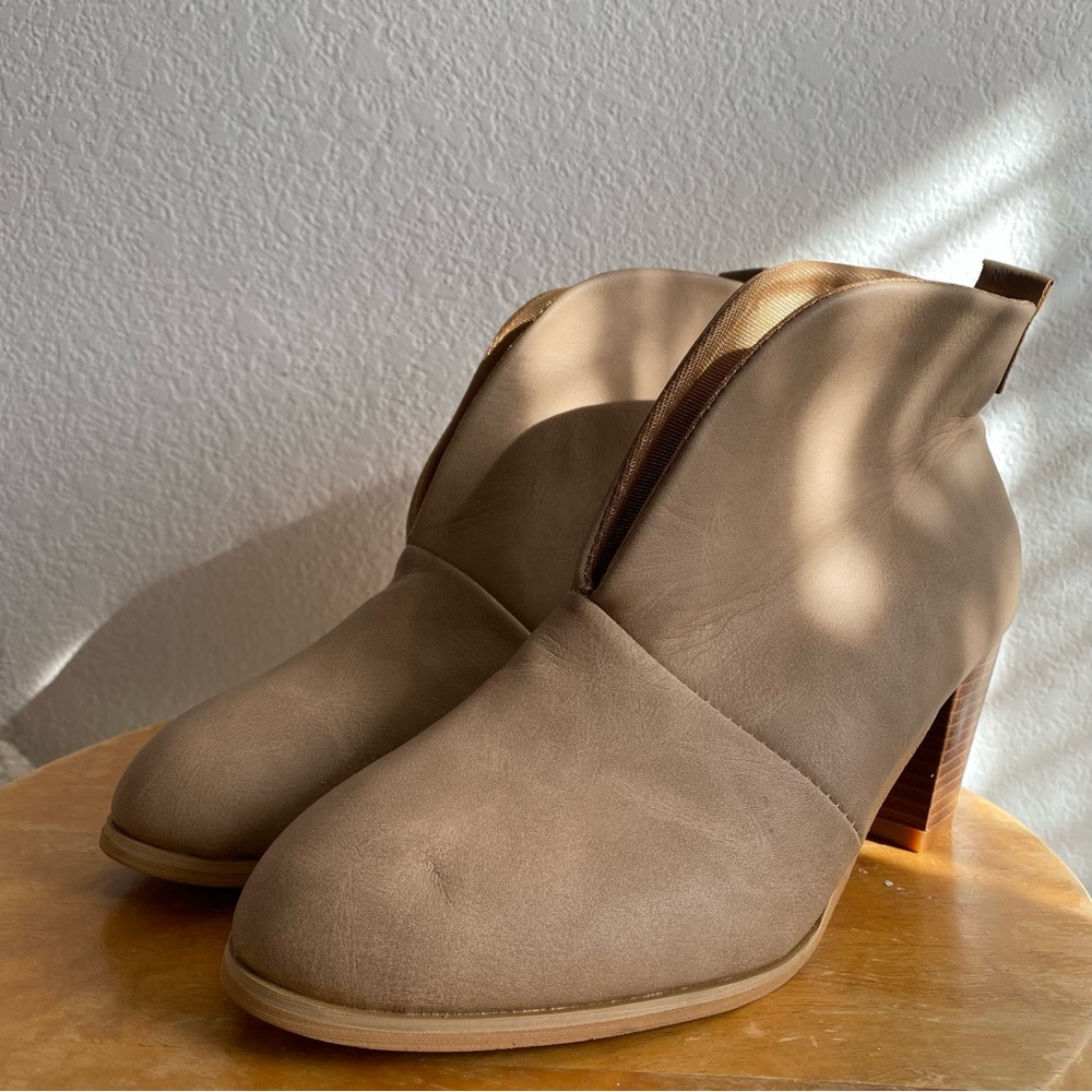 No brand tan slip on faux suede ankle boots size 38